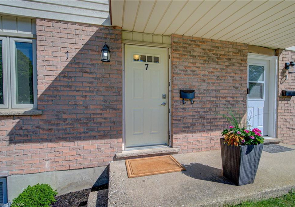 7-harvest-court-kitchener-ontario-40835205