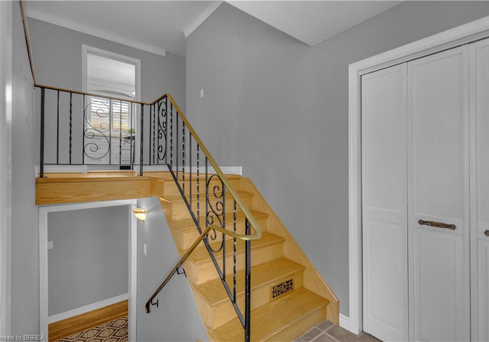 46-brisbane-boulevard-brantford-ontario-40835221
