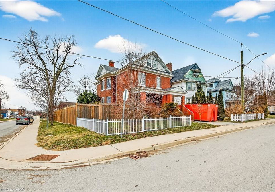 4637-ellis-street-niagara-falls-ontario-40835381