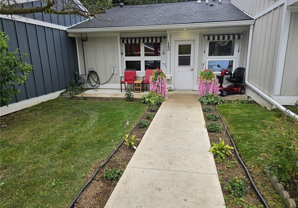 13-sister-varga-terrace-hamilton-ontario-40835518