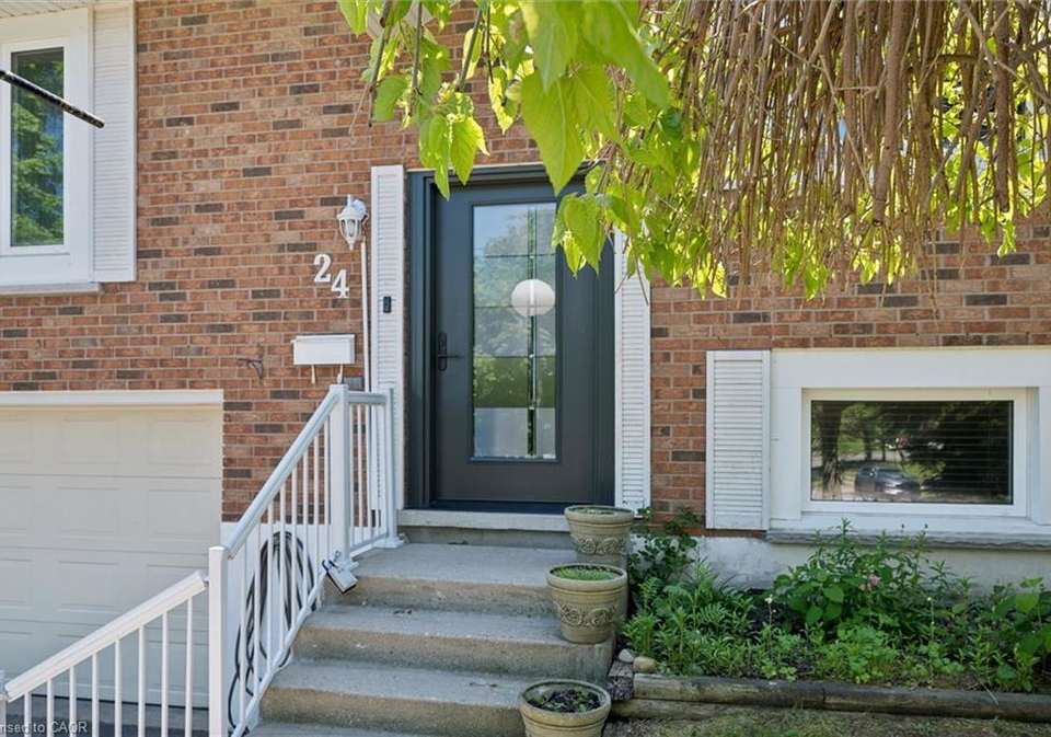 24-devonglen-court-kitchener-ontario-40835560