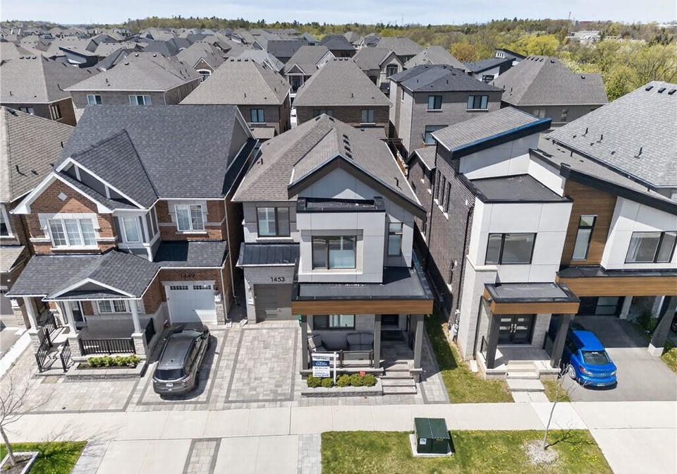 1453-varelas-passage-oakville-ontario-40835587