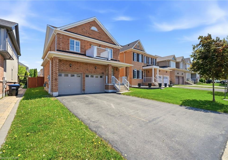 82-gwillimbury-drive-bradford-ontario-40835893