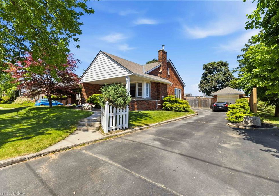134-queensway-drive-brantford-ontario-40836004