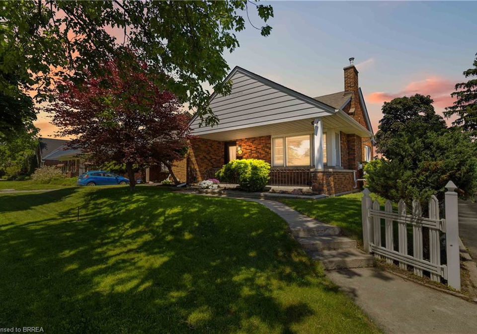 134-queensway-drive-brantford-ontario-40836004