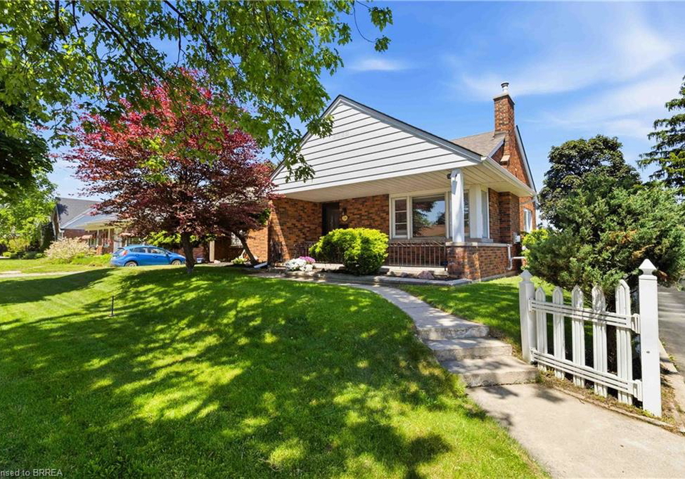 134-queensway-drive-brantford-ontario-40836004