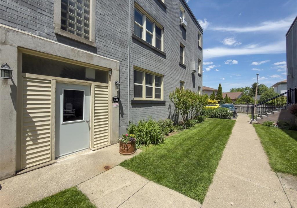 1755-king-street-hamilton-ontario-40836031