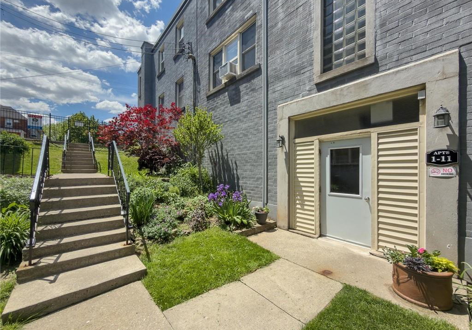 1755-king-street-hamilton-ontario-40836031