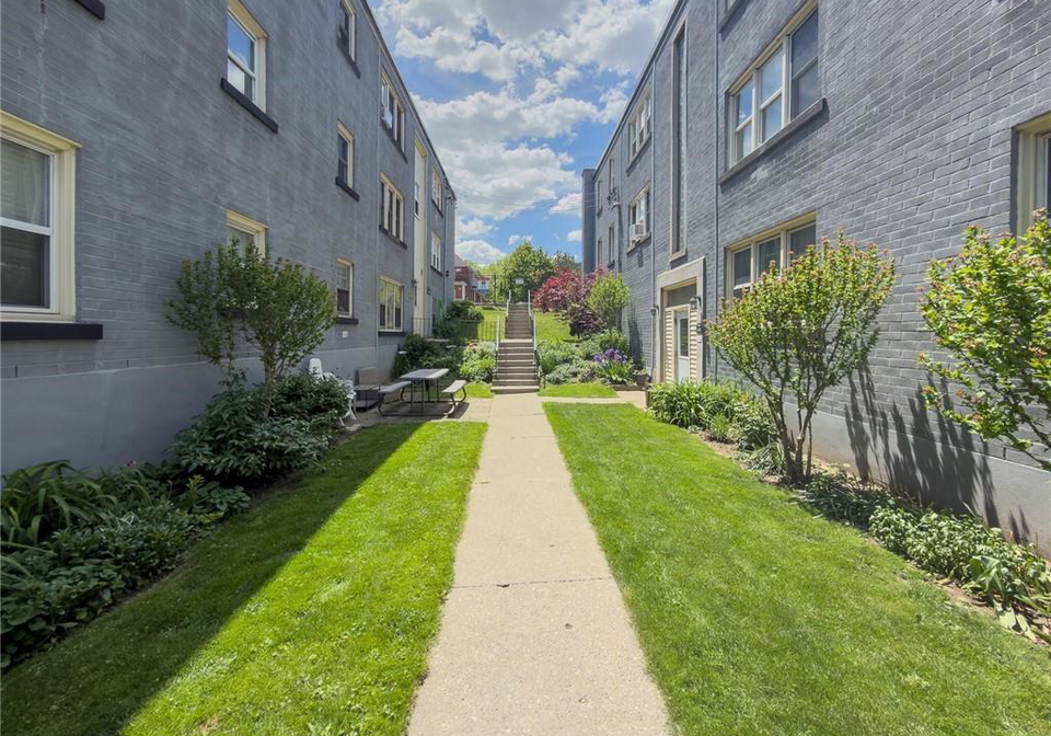 1755-king-street-hamilton-ontario-40836031