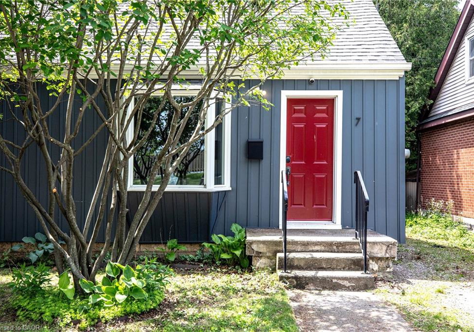 7-east-street-n-dundas-ontario-40836068