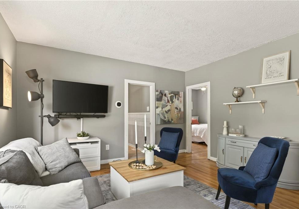 7-east-street-n-dundas-ontario-40836068