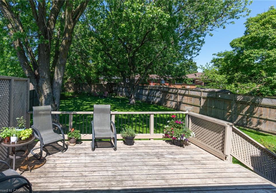 18-mayberry-place-stratford-ontario-40836128