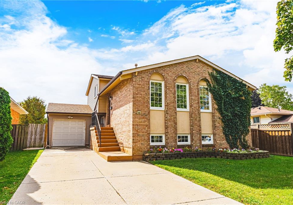 16-apex-court-stoney-creek-ontario-40836213