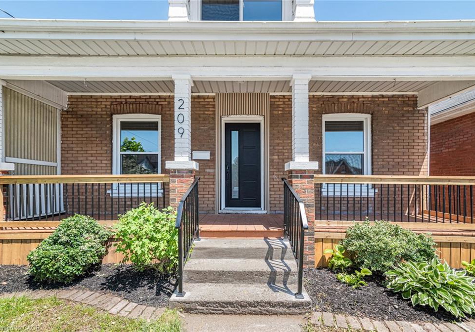 209-drummond-street-brantford-ontario-40836218