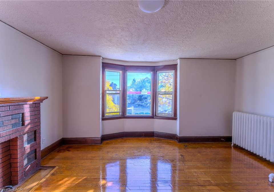 1369-main-street-e-hamilton-ontario-40836357