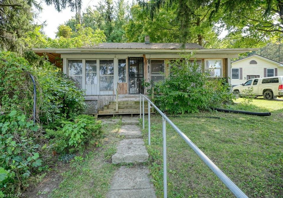 963640-road-96-embro-ontario-40836360