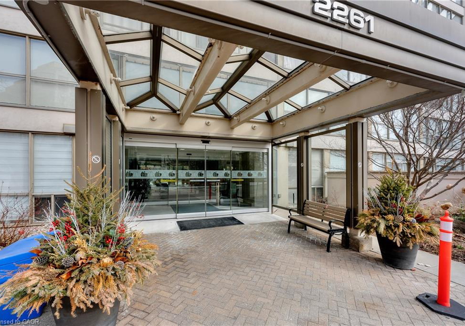 2261-lakeshore-boulevard-w-toronto-ontario-40836396