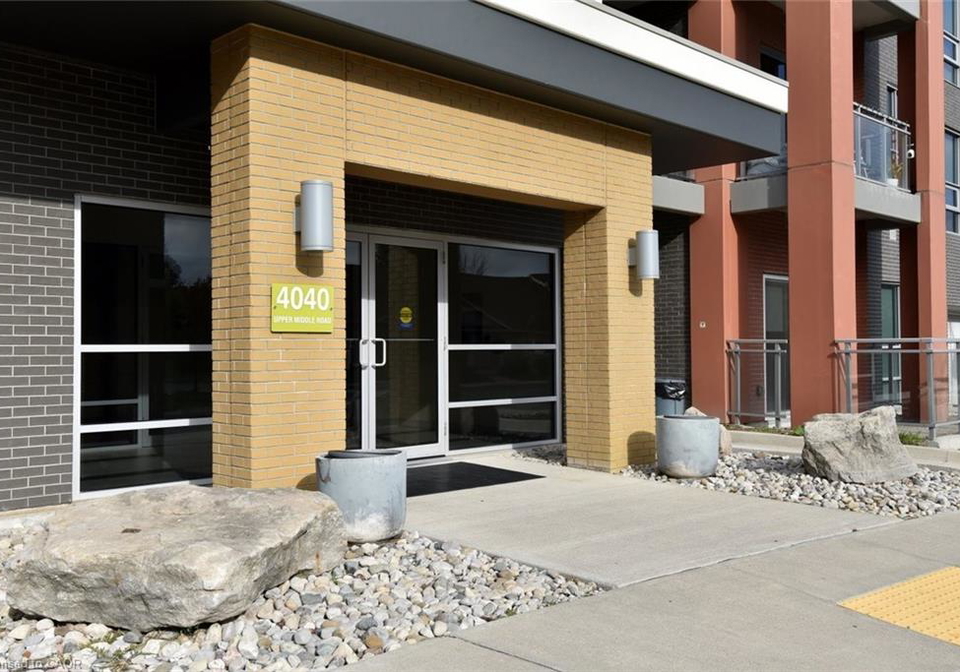 4040-upper-middle-road-burlington-ontario-40836557