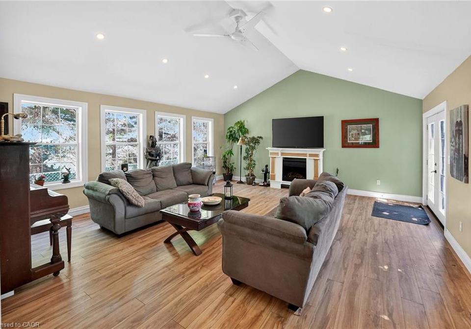 323-regional-20-road-pelham-ontario-40836625