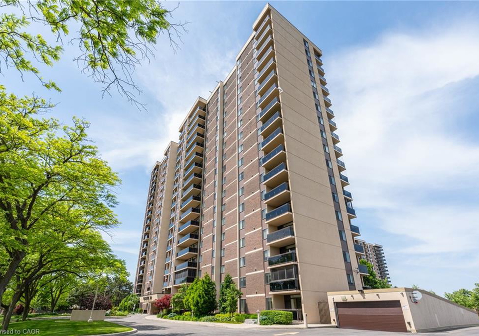 301-frances-avenue-stoney-creek-ontario-40836661