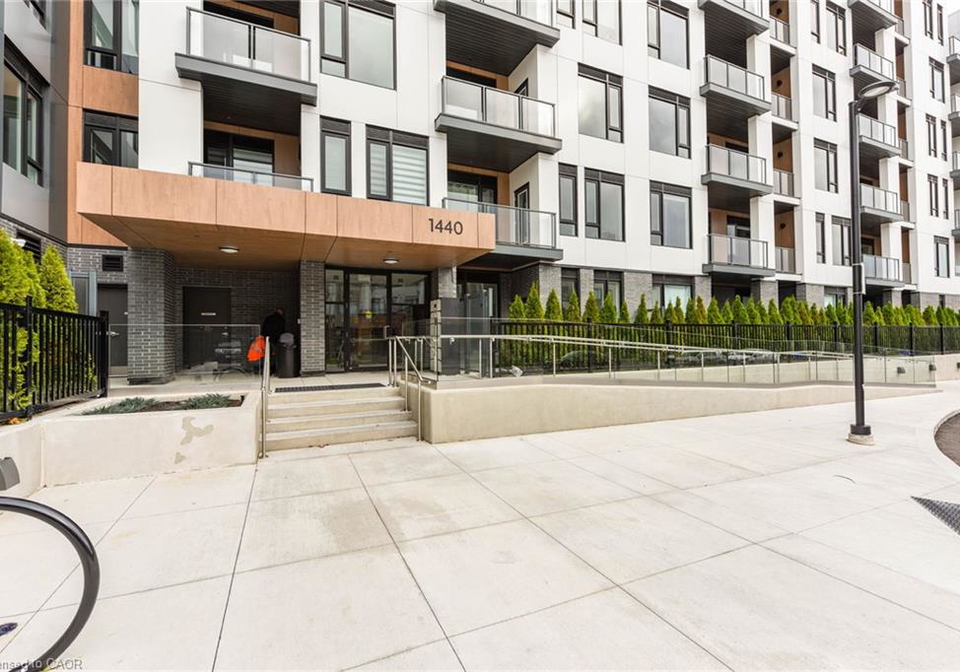 1440-clarriage-court-milton-ontario-40836691