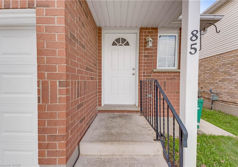 85-activa-avenue-kitchener-ontario-40836736