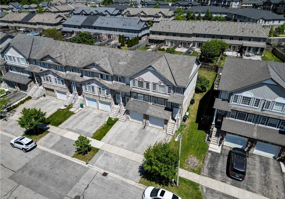 18-madeleine-street-kitchener-ontario-40836752