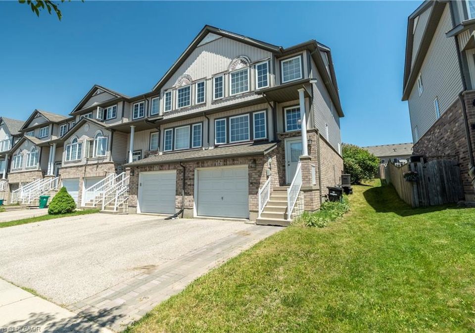 18-madeleine-street-kitchener-ontario-40836752