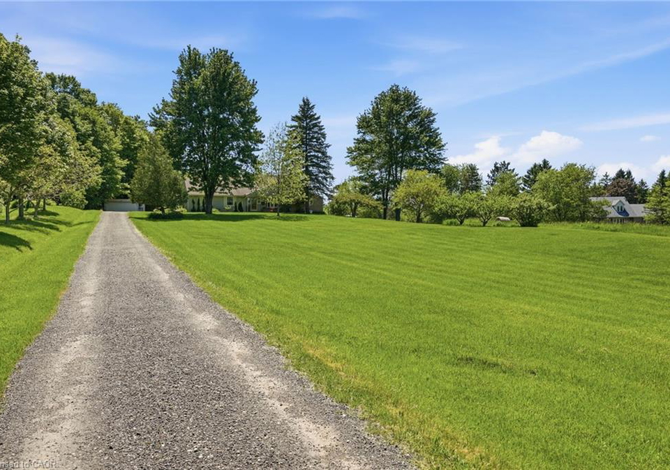 5724-blind-line-burlington-ontario-40836779