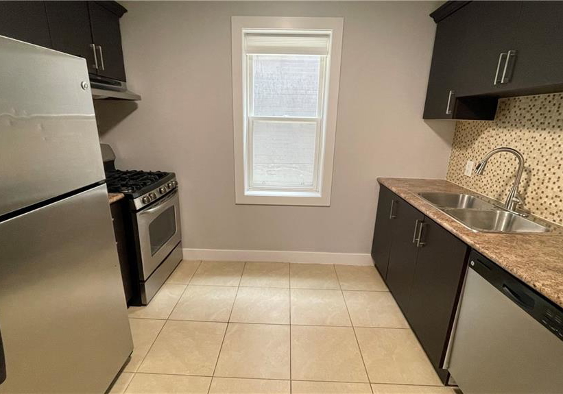 1544-king-street-e-hamilton-ontario-40836896
