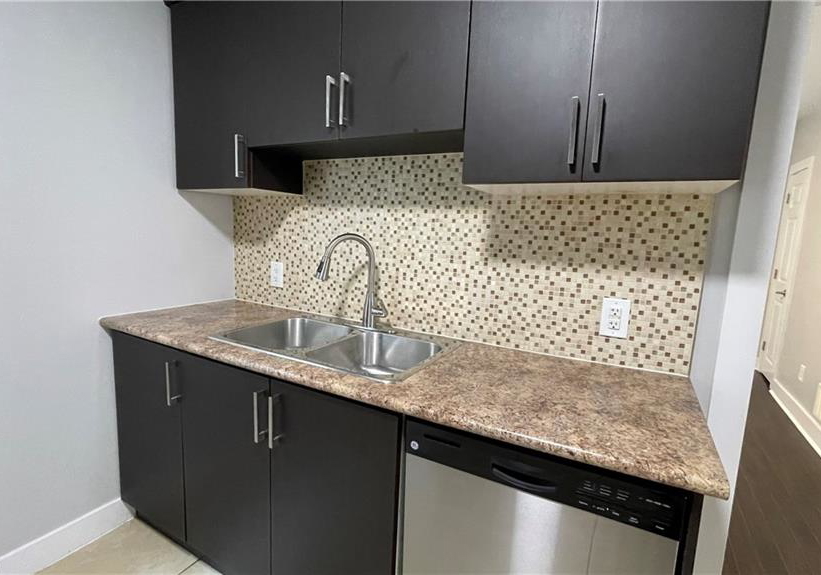 1544-king-street-e-hamilton-ontario-40836896