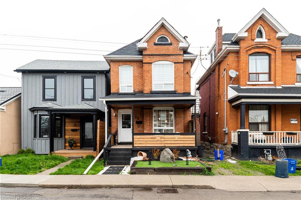 19-century-street-hamilton-ontario-40837116