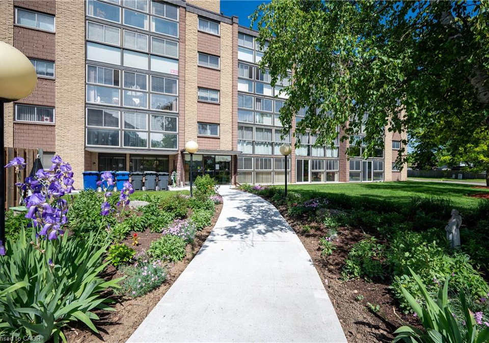 400-champlain-boulevard-cambridge-ontario-40837252