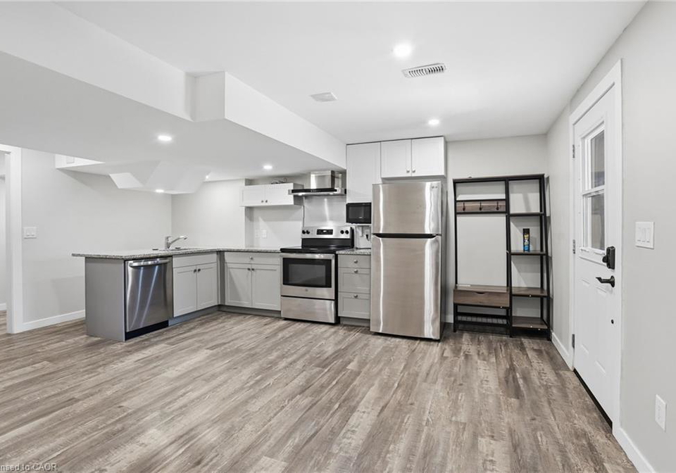 43-fleming-crescent-caledonia-ontario-40837342