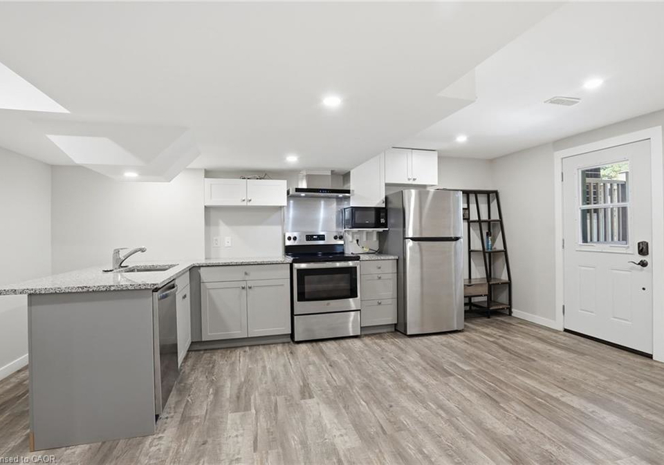 43-fleming-crescent-caledonia-ontario-40837342