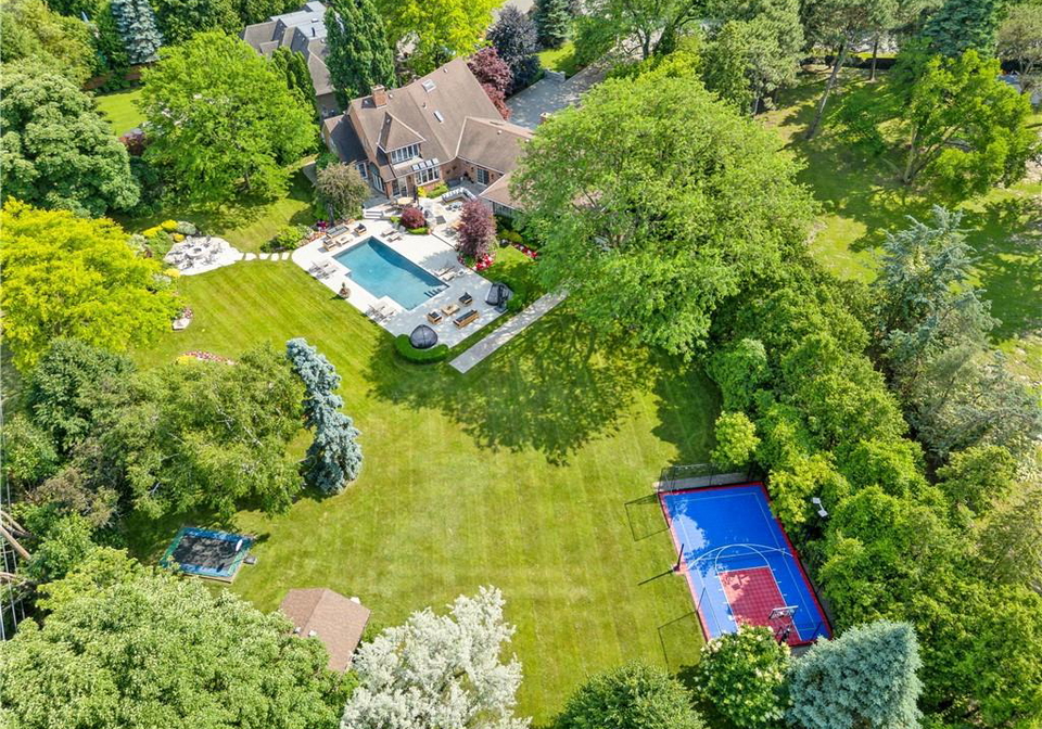 19-lorraine-gardens-toronto-ontario-40837413