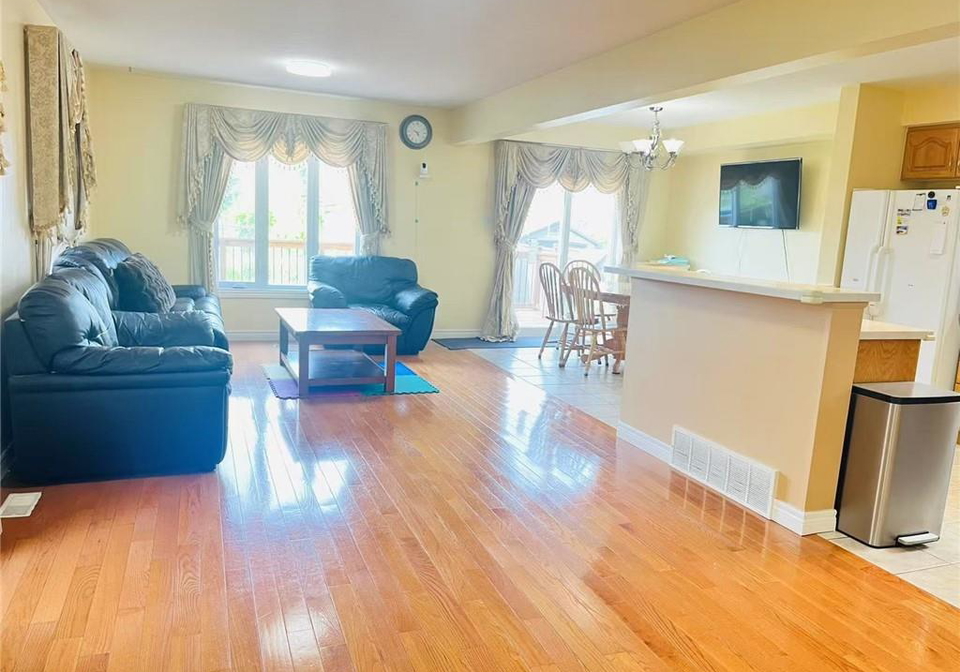 136-hidden-creek-drive-kitchener-ontario-40837449