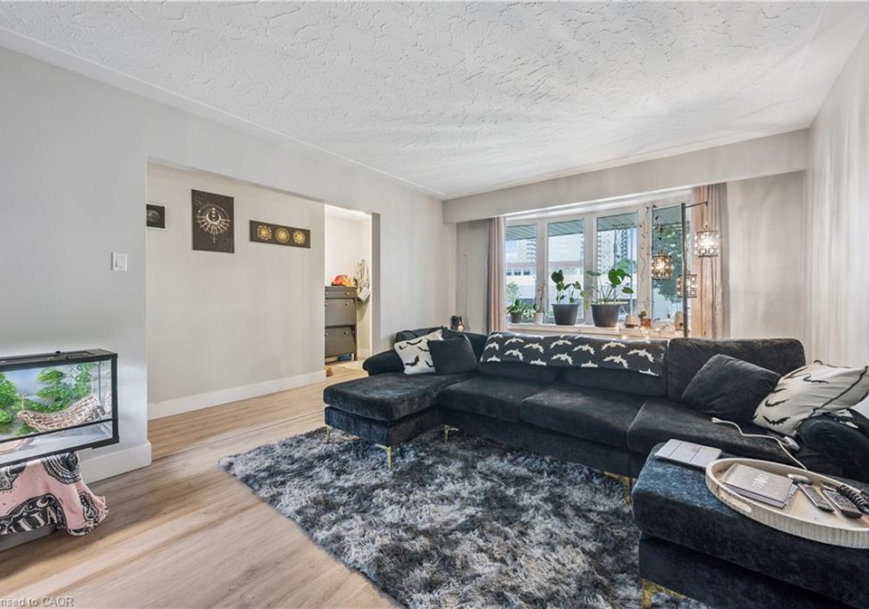 35-vicmount-drive-kitchener-ontario-40837557