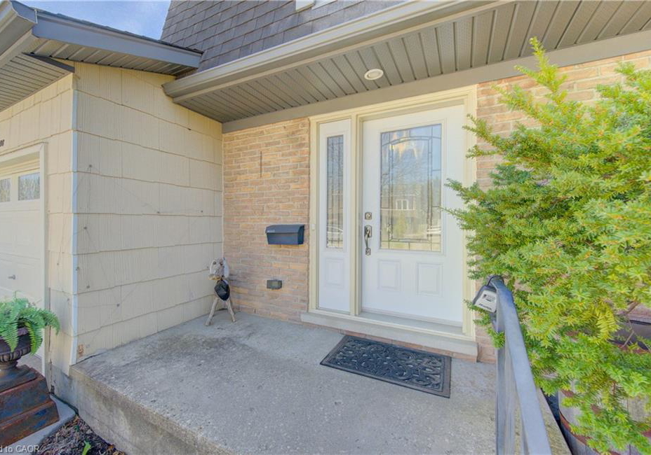 83-manor-drive-kitchener-ontario-40837585