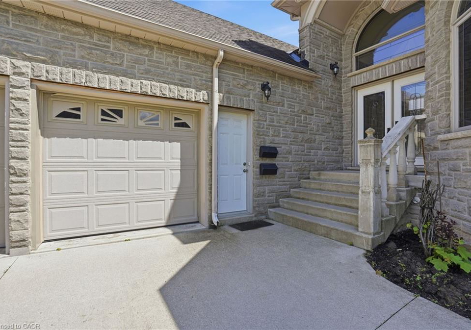 281-stone-church-road-w-hamilton-ontario-40837599