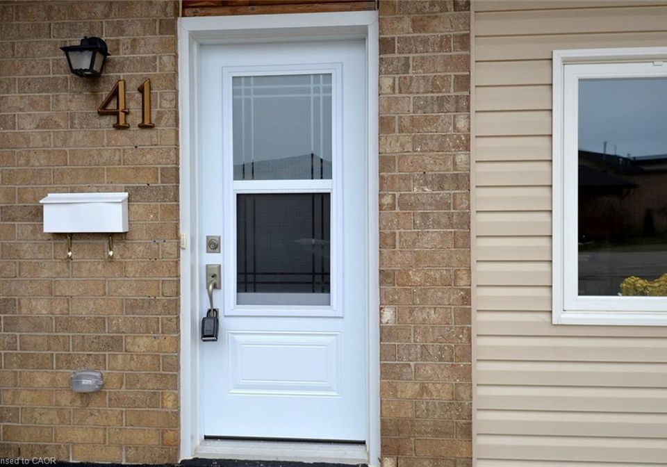 41-sister-kern-terrace-hamilton-ontario-40837619