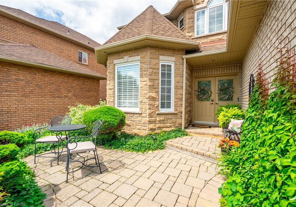 26-shadetree-crescent-stoney-creek-ontario-40837830