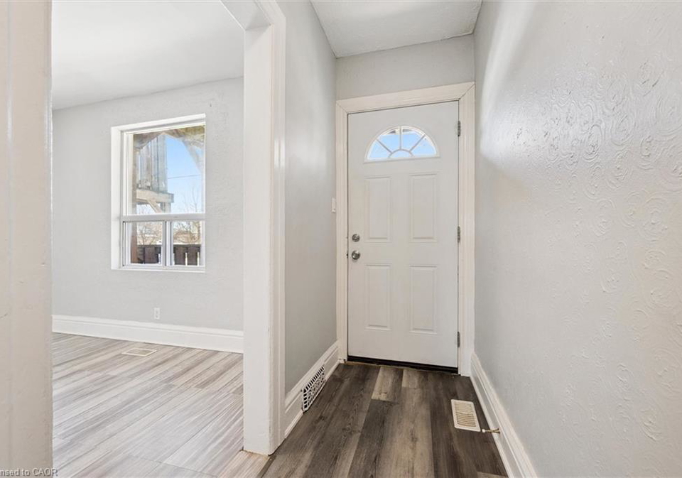 352-duke-street-w-kitchener-ontario-40837889