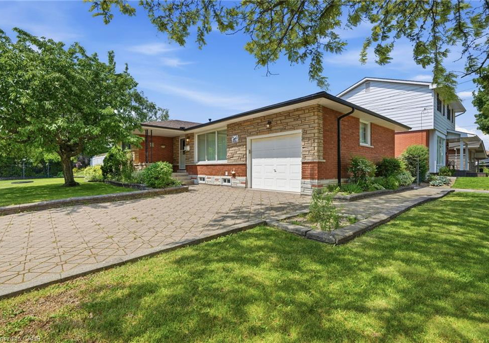 2-deerborn-drive-hamilton-ontario-40837909