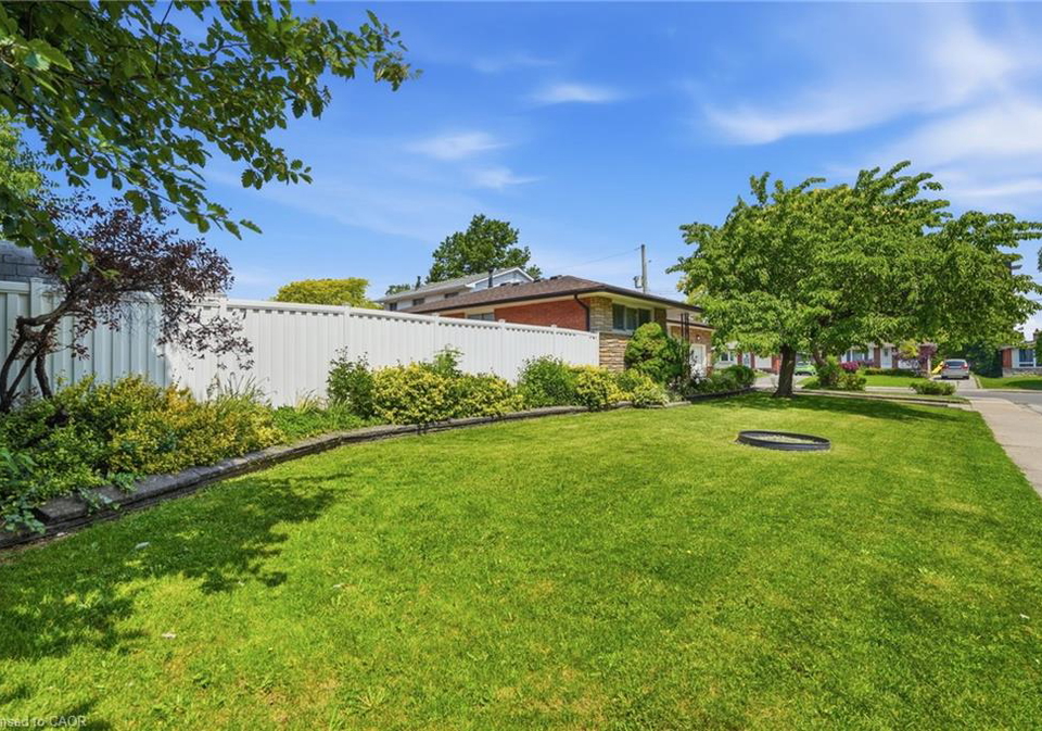 2-deerborn-drive-hamilton-ontario-40837909
