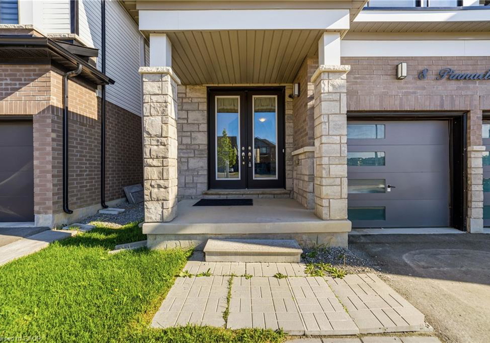 8-pinnacle-court-hamilton-ontario-40838006