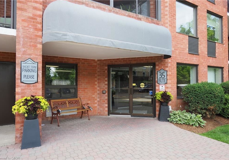35-bute-street-ayr-ontario-40838211