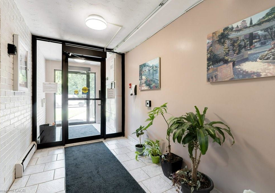 2373-king-street-e-hamilton-ontario-40838251