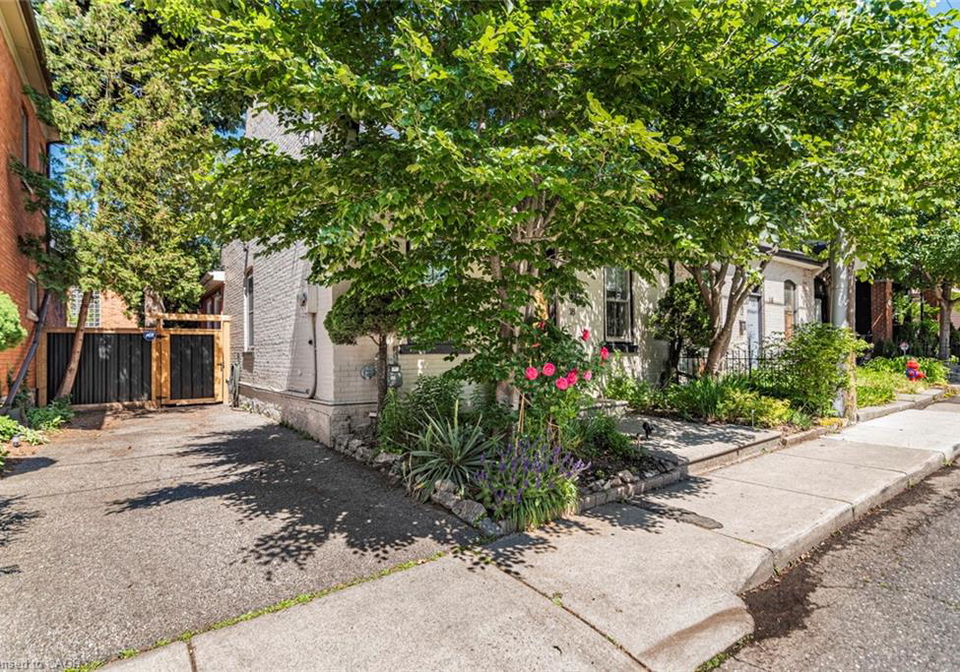 18-pearl-street-s-hamilton-ontario-40838612