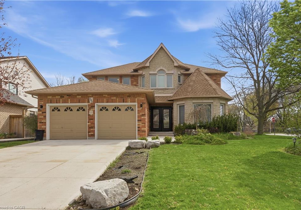 183-daniels-street-ancaster-ontario-40838624